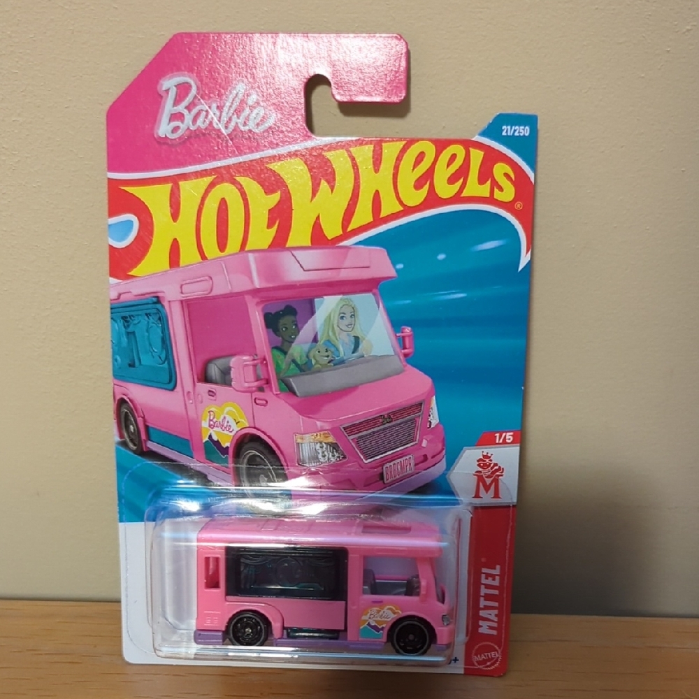 Mattel Hot Wheels Hot wheels Barbie dream camper brand new